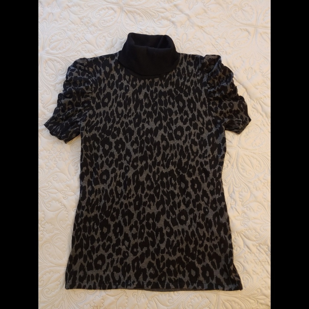 Black/gray animal print turtleneck